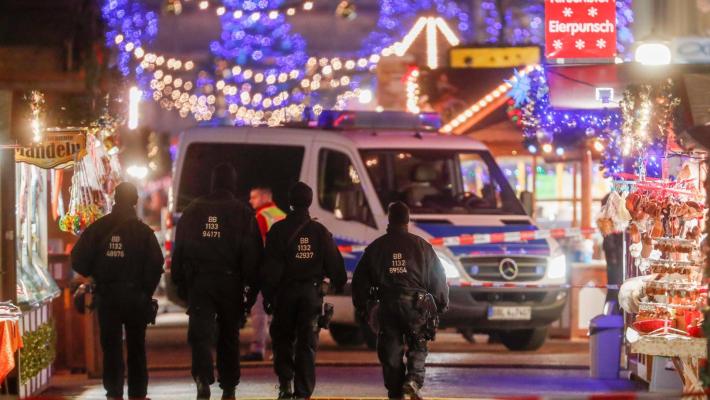 Berlino, sgomberato il mercatino di Natale: arrestati due islamisti