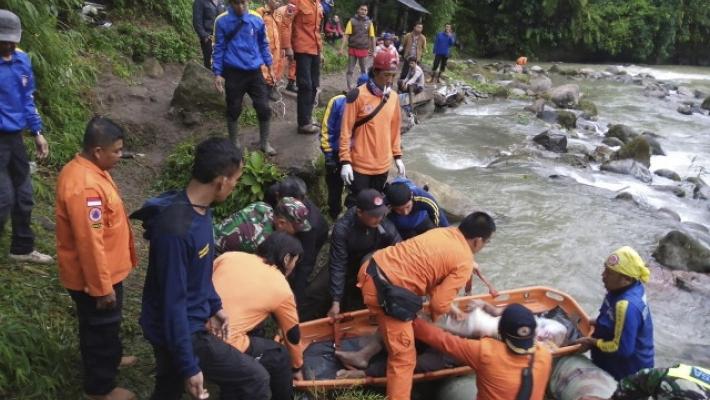 Bus in un  burrone a Sumatra,almeno 25 morti