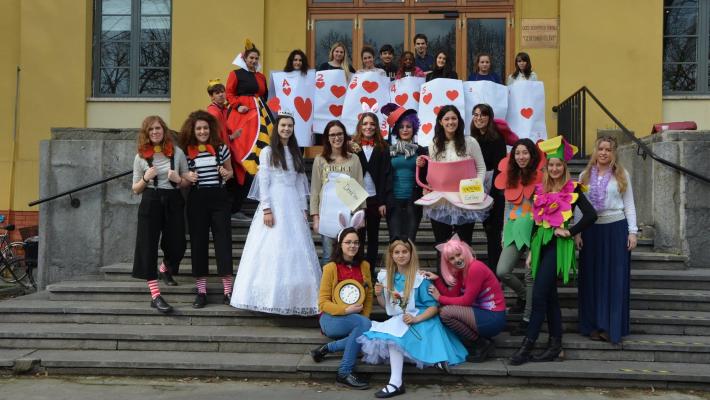 Carnevale all'Ulivi: la 5° C intepreta Alice