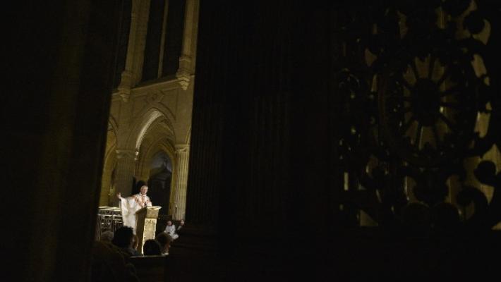 Natale: Notre Dame al buio per la prima volta in 200 anni