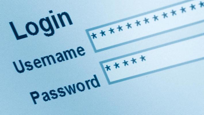 Stalker seriale su web per 9 anni: condannato con 'daspo' per i social