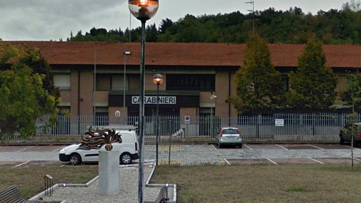 San Polo d'Enza, denuncia di essere picchiato dal datore di lavoro ma un video lo sconfessa: denunciato