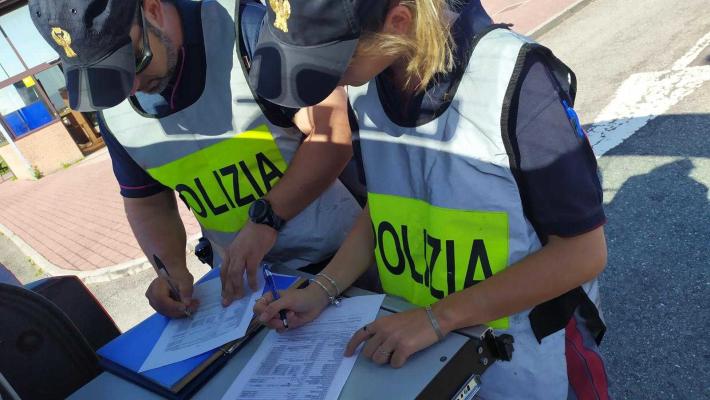 Torna a Parma dopo aver cambiato generalità in Albania (e con patente falsa): riarrestato 