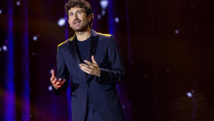 Alessandro Siani: «Amo l'abbraccio dal vivo con i fan»