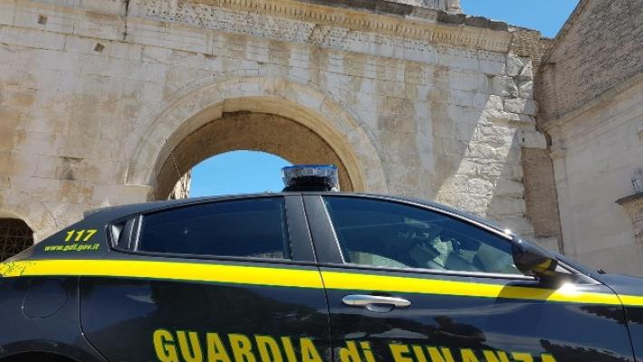 Favori al clan dei Casalesi: ai domiciliari due manager della Parmalat