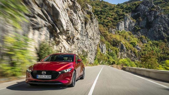 Mazda3, ore c'è anche l'ibrido da 150 Cv