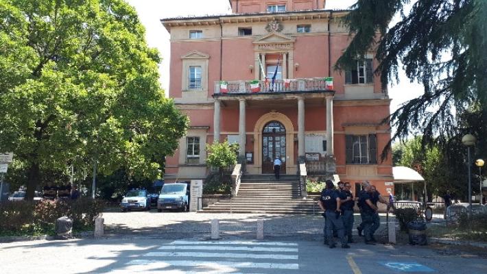 Bibbiano, la Questura dà la precedenza alla Lega. Alle Sardine offre un'altra piazza