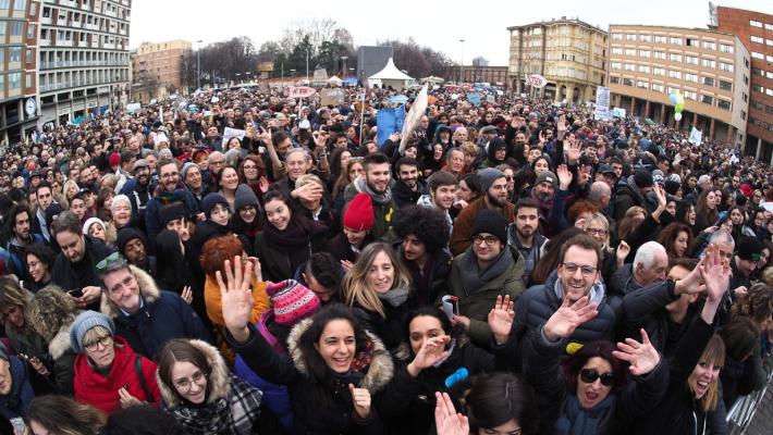 Sardine, a Bologna 35mila in piazza