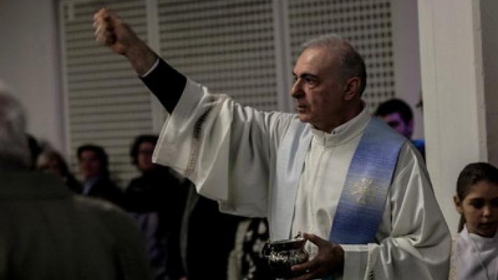 "Vi auguro di non trovarveli mai in casa": parla il parroco aggredito