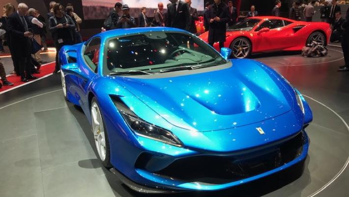 Con la villa o  la Ferrari, smascherati 237 furbetti con il Reddito di cittadinanza