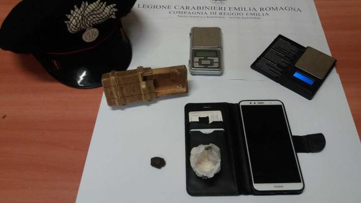 Pusher spaccia in zona stazione a Reggio: arrestato dai carabinieri