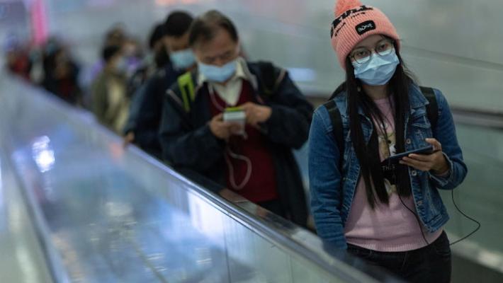 Virus Cina, l'Oms: primo caso di contagio non importato. A Milano annullata la parata di Capodanno
