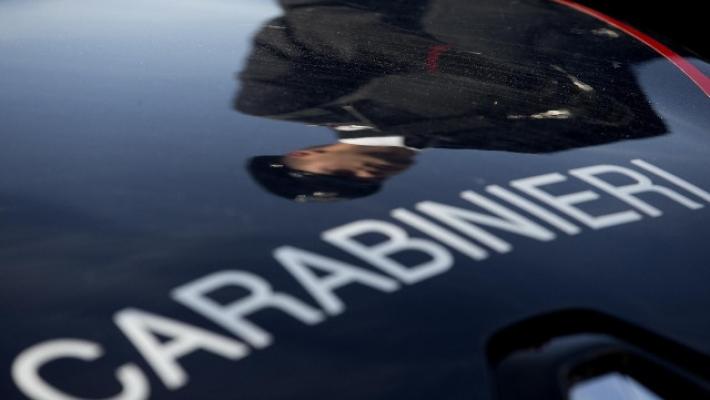Abusi su minori in cambio di regali, prete arrestato a Genova