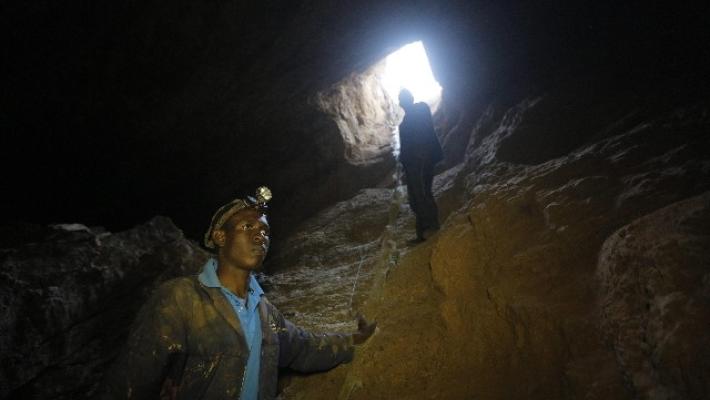 Sudafrica, nove minatori illegali lapidati da rivali