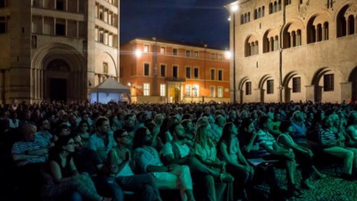 Battiato riempie piazza Duomo