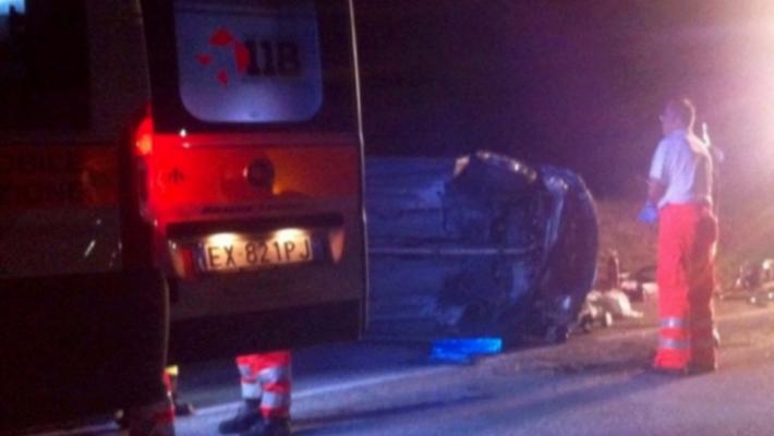 L'auto si ribalta, muore studentessa