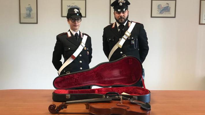 Dopo otto mesi i carabinieri ritrovano la viola e l'archetto rubati a San Polo