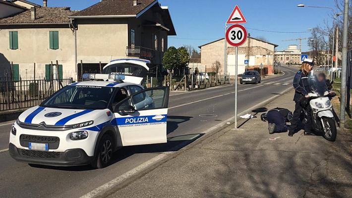 Caduta in scooter a Colorno: un ferito