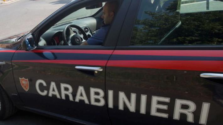 Filma un insegnante che compie atti osceni e lo fa denunciare