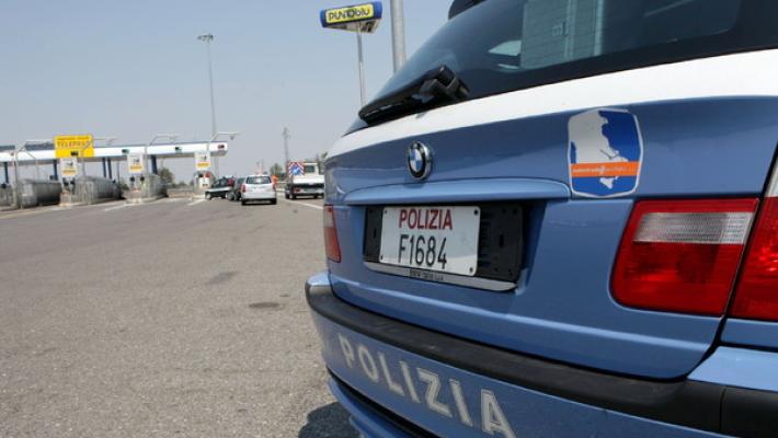 In contromano in autostrada, grave un automobilista 