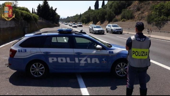 Investito da un  tir sulla A2, morto un camionista