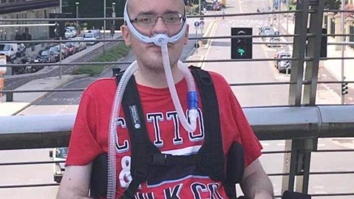 L’appello di Ivan, affetto da distrofia muscolare: “Aiutatemi a fare il viaggio più importante della mia vita