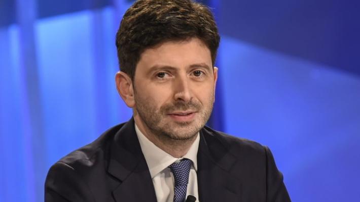 Speranza a infermieri "serve patto sociale per la salute"