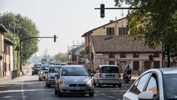 Incidente sulla via Emilia, vicino a San Prospero: tre auto coinvolte, un ferito. Code e rallentamenti. Tangenziale in tilt