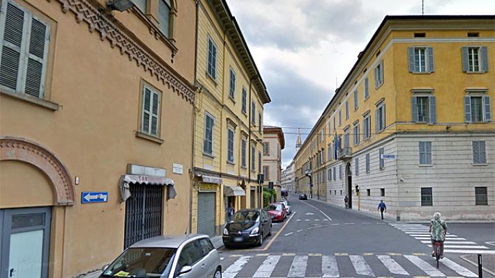 Reggio Emilia, viene licenziata e tenta di speronare l'ex datrice di lavoro