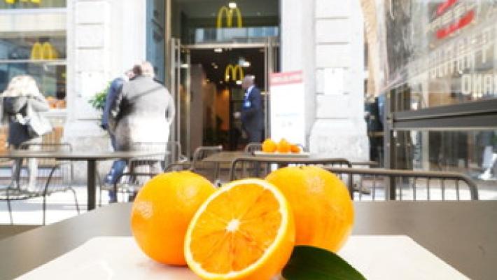 Nei McDonald's arrivano le spremute di arancia rossa siciliana