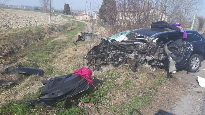 Schianto contro un furgone del latte a Luzzara: muore un 66enne di Felino