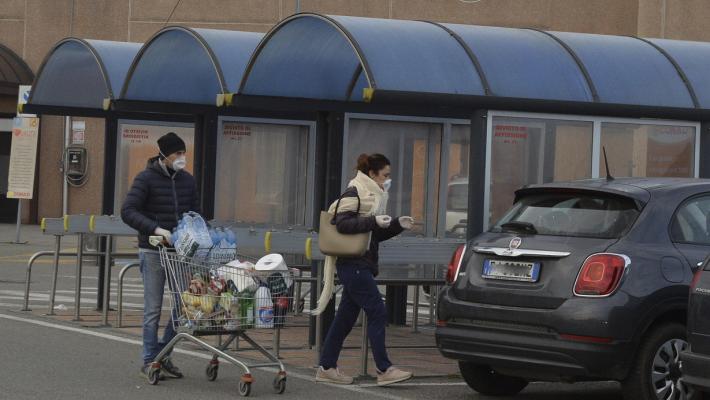 Coronavirus: a Milano assalto ai supermercati