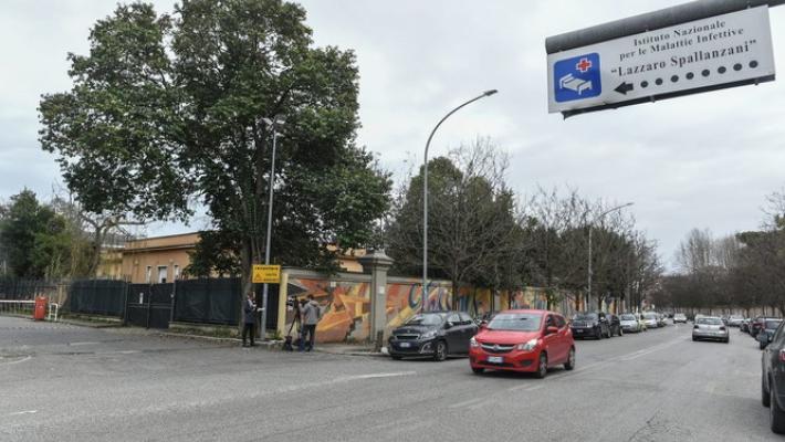 Coronavirus, donna cinese allo Spallanzani in netto miglioramento