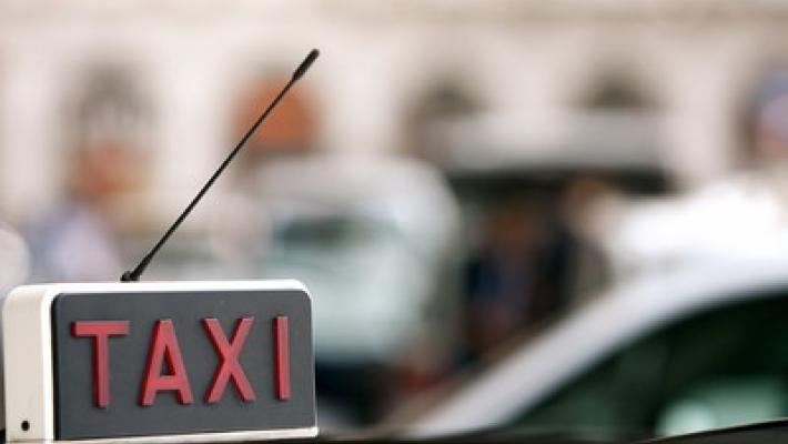 Una 21enne milanese denuncia un tentativo di stupro su TikTok: "Salvata da un taxista" 