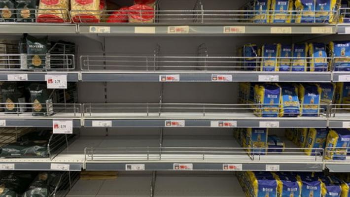 Coronavirus, rientra la corsa ai supermercati