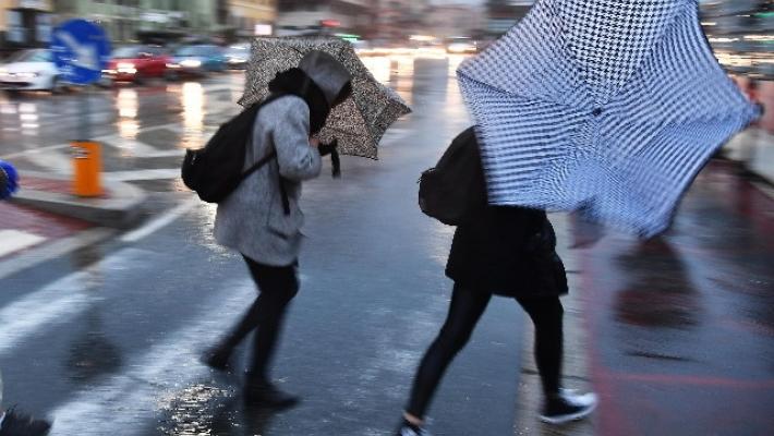 Allerta gialla anche a Parma per frane e vento