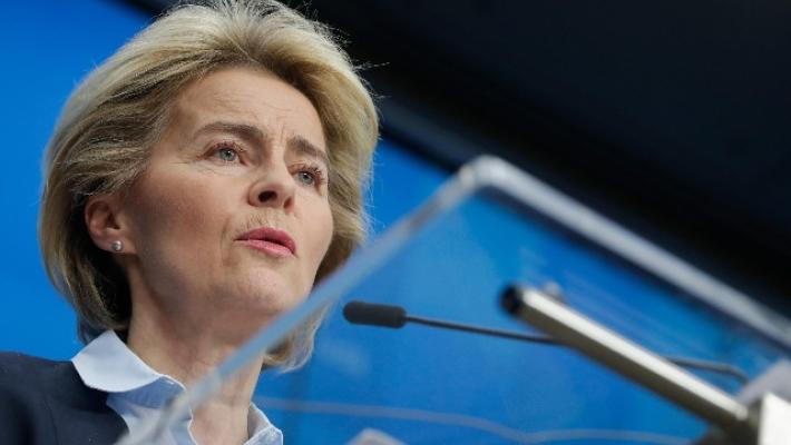 Stop ai veicoli diesel e benzina nel 2035: l'Europa rivedrà le sue decisioni entro fine anno 