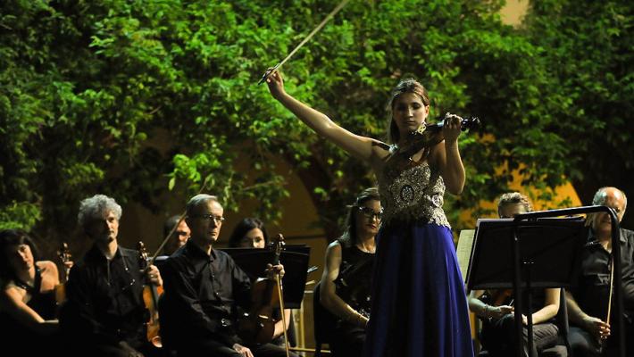 Cristina Cazac, talento 17enne del violino: «Da Parma all'orchestra fondata da Abbado»