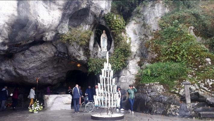 Chiude anche il santuario di Lourdes