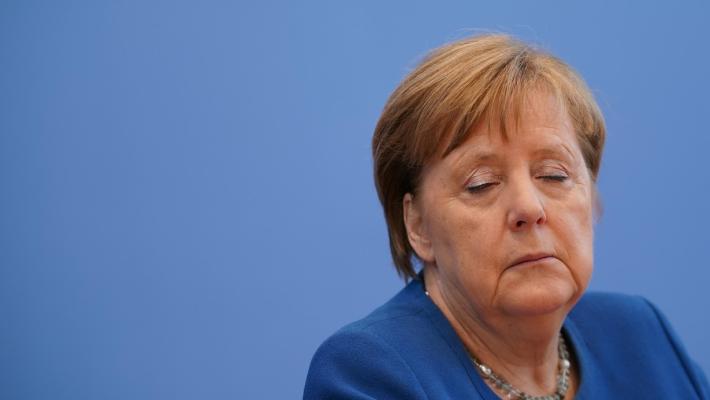 La Merkel in quarantena dopo un incontro con un medico positivo