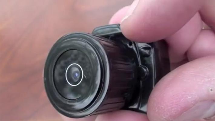 Denunciato proprietario appartamenti con webcam nascoste