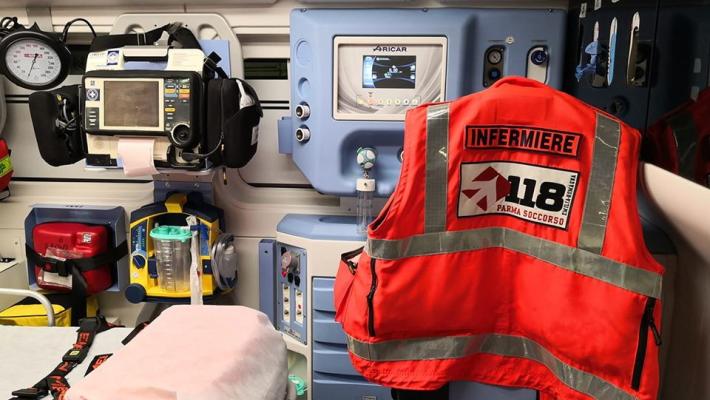 Scontro fra due auto a Cannetolo: tre feriti 