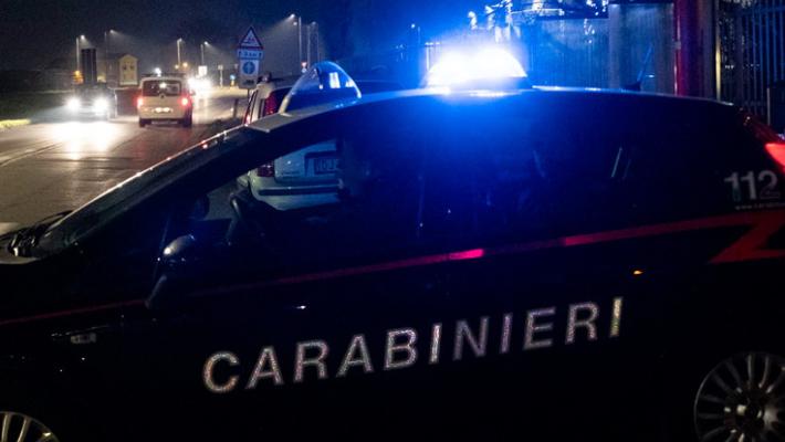 Aggressione a coltellate nella notte nel Reggiano: tre giovani all'ospedale 