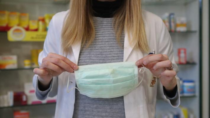 Mascherine e gel mani: ecco i prezzi e dove trovarli in città