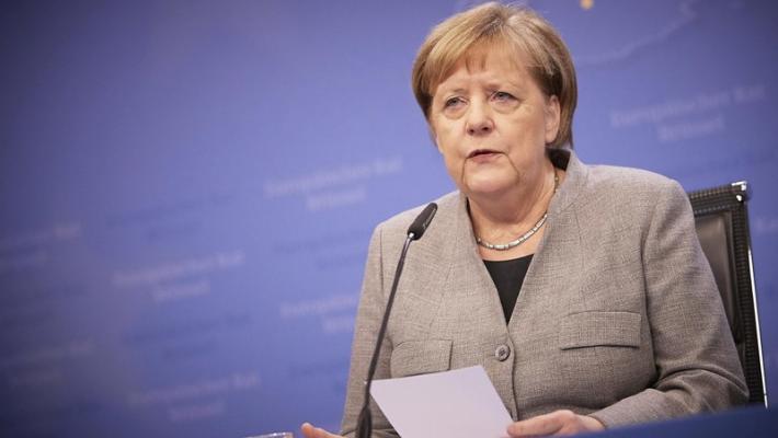 Merkel "no agli Eurobond, trovare altri strumenti di solidarieta'"