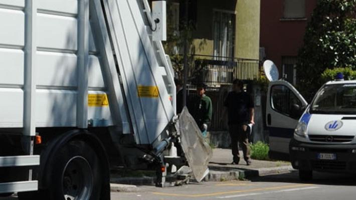 Netturbino muore investito da un  camion dei rifiuti nel Reggiano