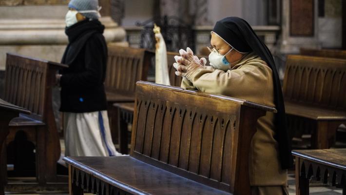 Piacenza, il parroco: 'Non pagate le multe e venite a messa nonostante il virus'