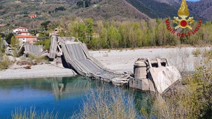 Crollo del ponte di Albiano Magra: la procura di Massa iscrive 17 indagati 