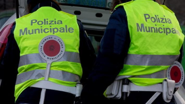 Folle fuga dai controlli anti-Covid: inseguito sull'argine di Mezzano Rondani e bloccato