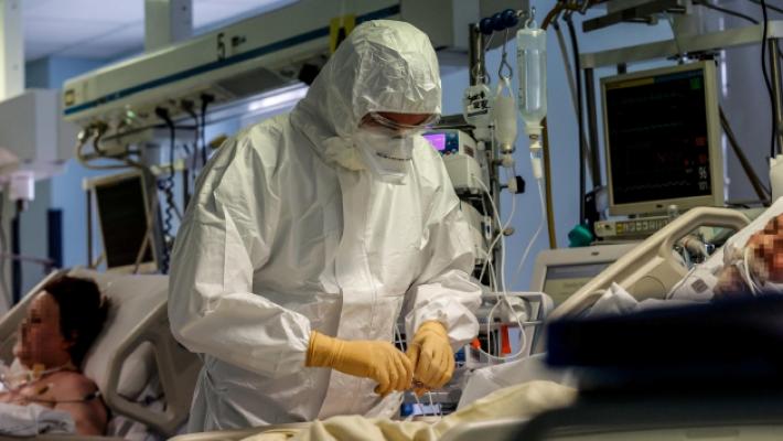 Meschi: &laquo;&Egrave; piena ondata Omicron&raquo;